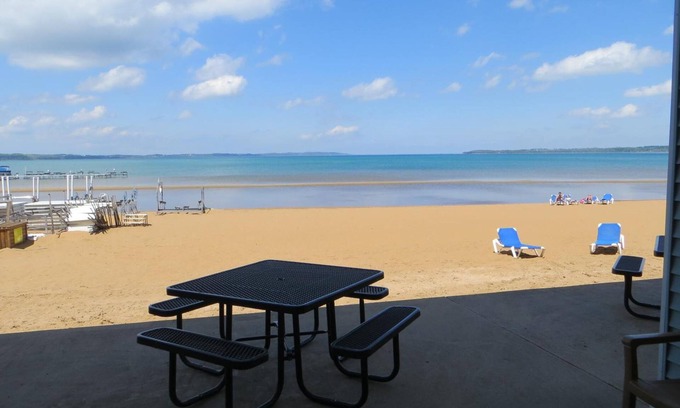 Traverse City Hotel | Grand Beach Resort Hotel