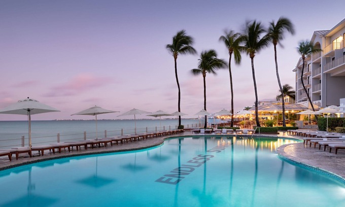 Seven Mile Beach Resort | Grand Cayman Marriott Resort