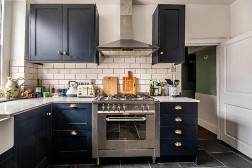 Exeter House | Grand Central Sleeps 6 - Short Stays UK Ltd