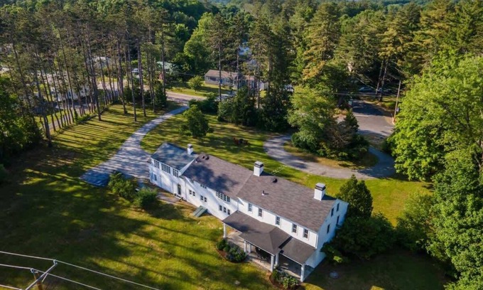 Concord House | Grand Country Estate with Modern Comforts