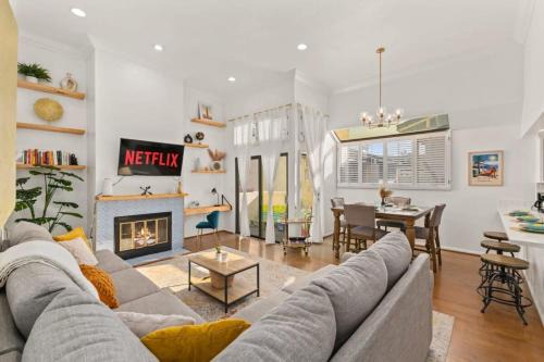 Pacific Beach House | Grand Desire by Cardo - Luxury 3br in Heart of PB