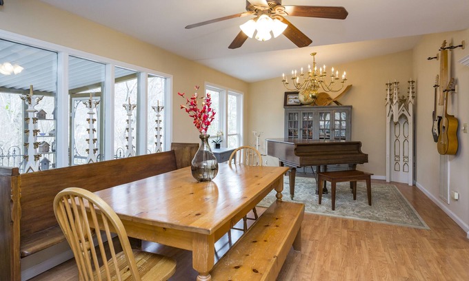 Bellevue House | Grand Dream 4BR Home in Nashville w/ WiFi, AC, Parking, TV, Linens, Patio