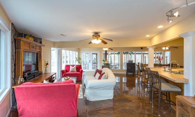 Bellevue House | Grand Dream Vacation Home in Nashville 7+ beds!