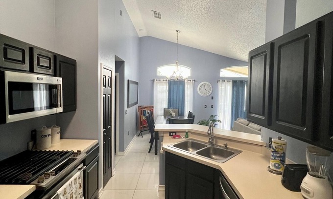 Westbury House | Grand Family Superior 4BD House Near Disney Parks