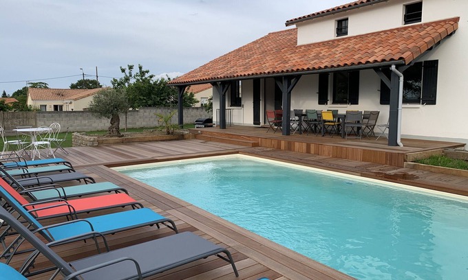 Moncoutant House | Grand Gite Familial Avec Piscine Proche PUY DU FOU