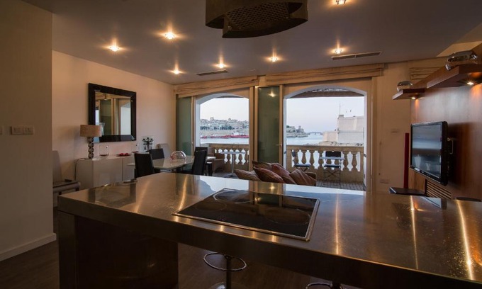 Senglea Apartment | Grand Harbour Seafront Apartment
