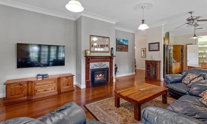 Balmoral Ridge House | Grand Hinterland Queenslander - for groups, Maleny