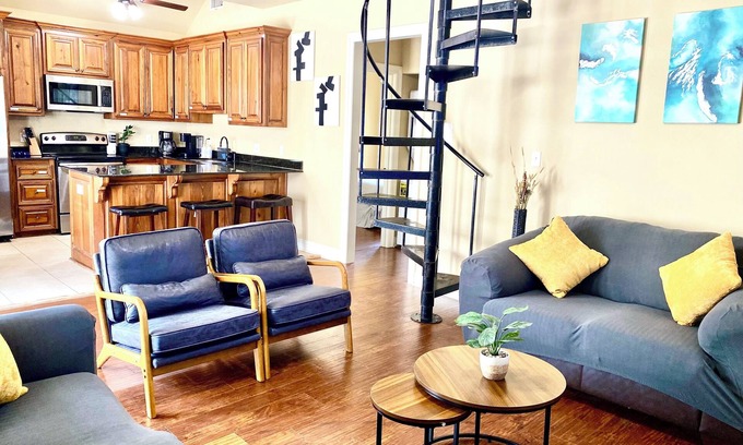 Grand Isle House | Grand Isle E: Pet friendly Detached Condo Easy Beach access