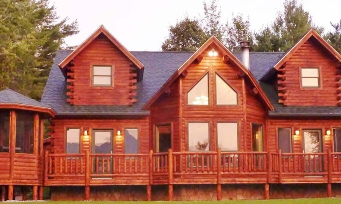 Wilmington House | Grand Jay Lodge, Ultimate Log Luxury, Stunning Views, Hot Tub & Sauna, EV Charger, 3D Tour