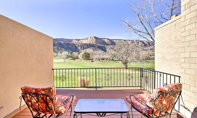 Grand Junction House | Grand Junction Golf Course Condo w/Balconies