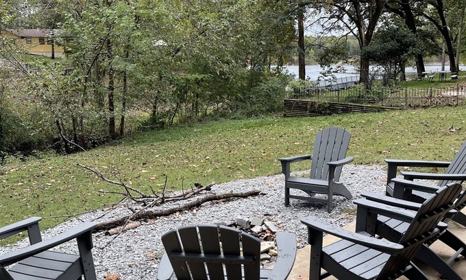 Grove House | Grand Lake Haven Sleeps 13 with Boat Parking