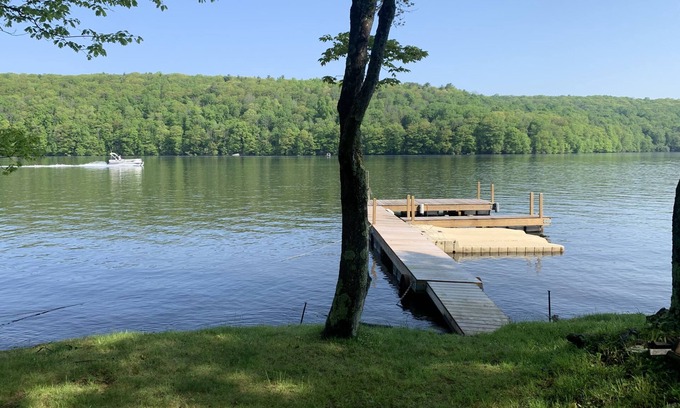 Greentown House | Grand Lakefront House w/Private Dock!
