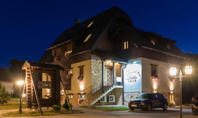 Jezerce House | Grand Lakes Rooms