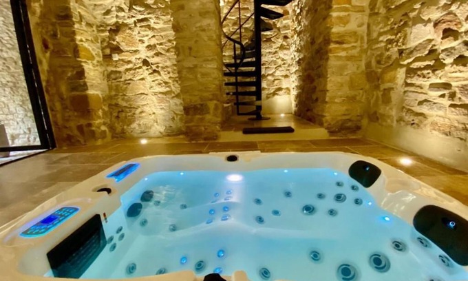 Martignargues House | Grand Luxe SENSATION Suite with private Jacuzzi