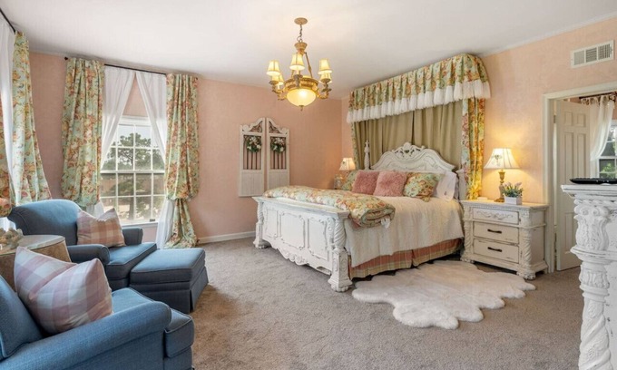 Fort Smith Apartment | Grand Mansion-Blushing Rose