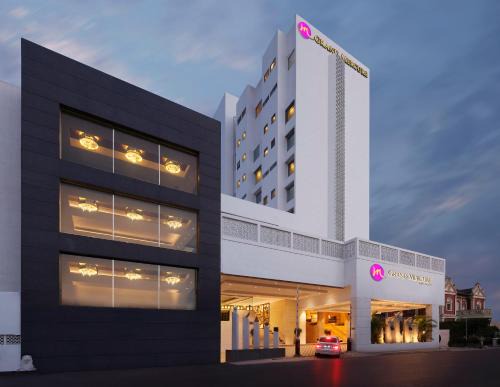 Sayajiganj Hotel | Grand Mercure Vadodara Surya Palace