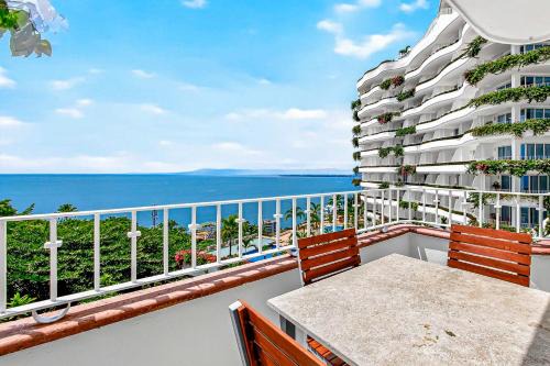 Conchas Chinas Apartment | Grand Miramar A201