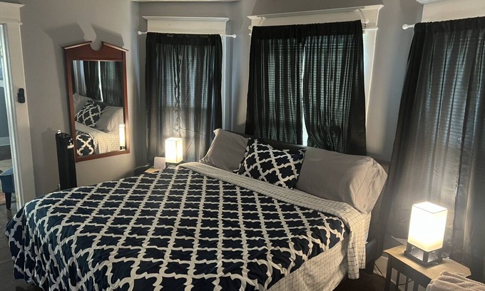 Belknap House | Grand Modern Apartment in the Heart of Highlands