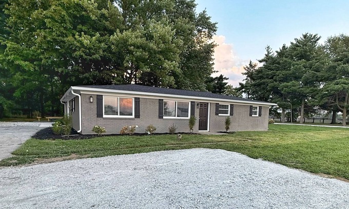 Westfield House | Grand Park Lodge -5 BDRM, 4 Full BA Home next to Grand Park!