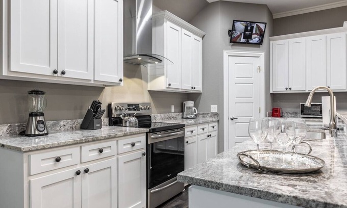 South Arlington House | Grand Prairie Getaway- Spacious 4-Bedroom Comfort