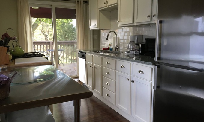 Fulton Heights House | Grand Rapids Fulton Heights Tinyish HOUSE Corporate Rental