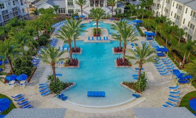 Southside Apartment | Grand Retreat w/Pool, Gym, Tennis Court, King Bed