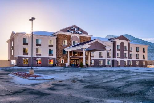 Parachute Hotel | Grand River Hotel