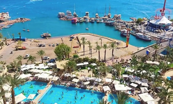 Negev Desert Boat Rental | Grand SeaSuite Duplex Suite on the Water + Attached Car