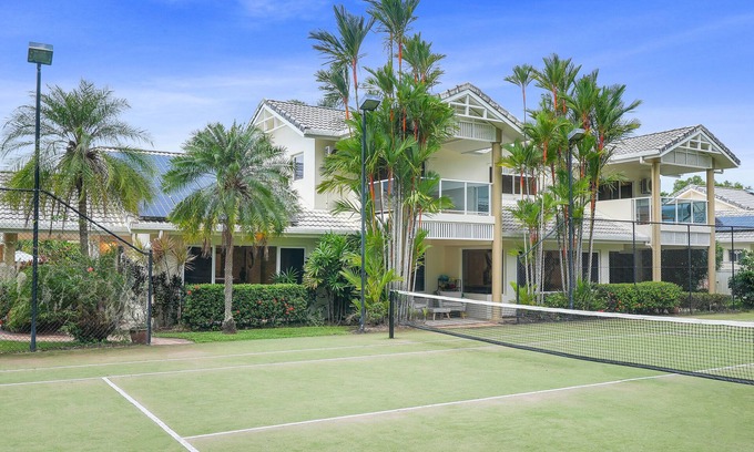 Kewarra Beach House | Grand Slam Getaway w Tennis court & Heated pool