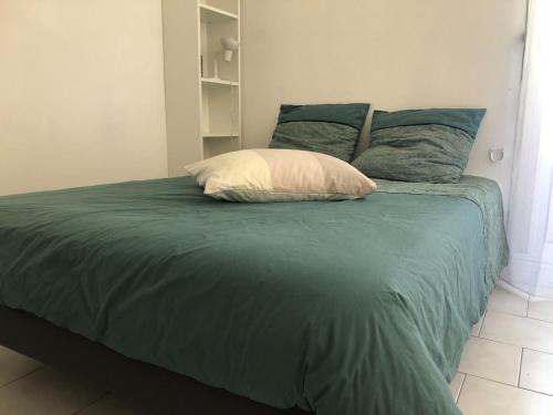 La Ferte-sous-Jouarre Apartment | Grand Studio calme centre-ville