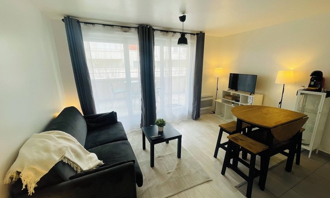 Villemomble Apartment | Grand Studio Le Bellevue Cosy