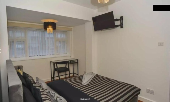 Hale House | Grand studios