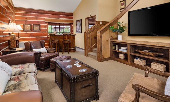 Rothschild House | Grand Suite With Access to Pool, Hot Tub, and Gym