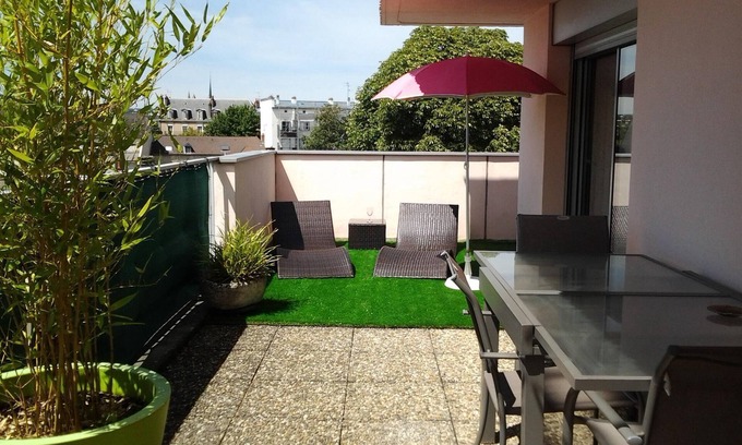 Faubourg Sud Apartment | Grand T2 55m² + 34m² terrace in the city center with exceptional views