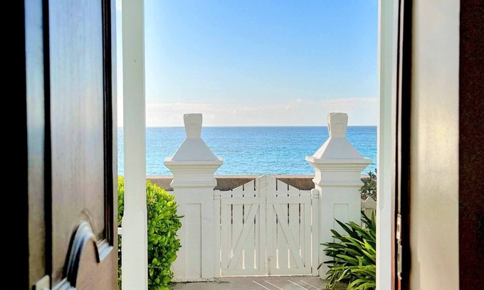 Cockburn Town Hotel | Grand Turk Inn