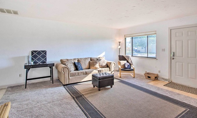 Clifton House | Grand Valley Home w/ Fire Pit - Peach Pad B!