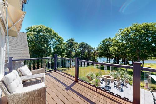 West Dennis House | Grand View Getaway