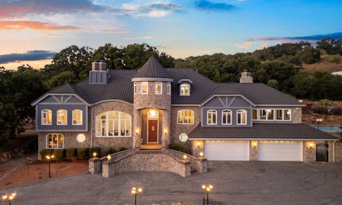 South San Jose House | Grand Villa Castle in San Jose
