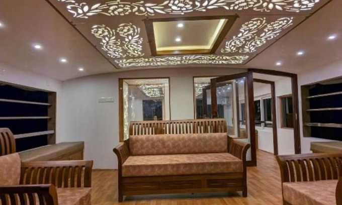 Kumarakom Villa | Grand villa Luxury Houseboat : King Suite with Balconyn