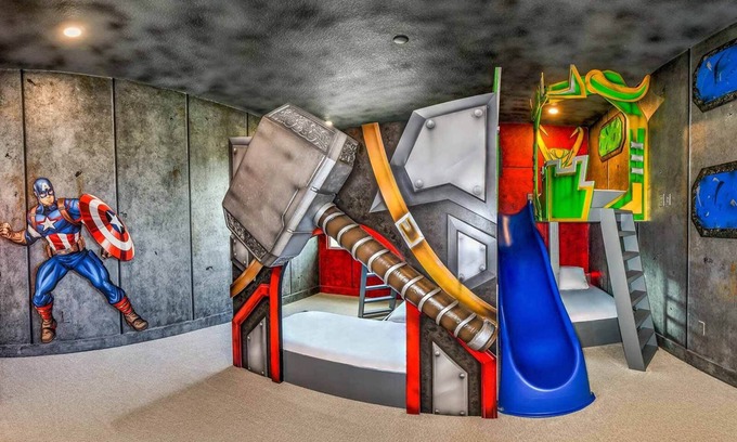 Loughman House | Grand Villa w Superhero Themed BR, Theater, Arcade, Game Loft, Pool - Near Parks