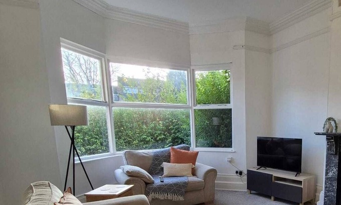 Welford House | Grand Vintage Home with Sauna & Style
