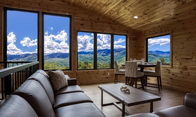 Pittman Center Cabin | Grand Vista View- Breathtaking Views, FREE tickets each paid day, Hot Tub, WIFI!