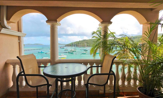 Estate Enighed Apartment | Grande Bay, SURFSIDE Renovated Beachfront studio, WIFI, Great Views
