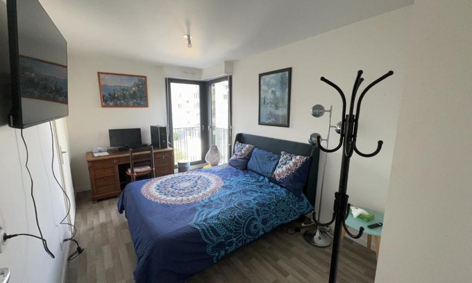 Universite House | Grande chambre 14 m2 avec salle de bain privative à Nanterre Préfecture proche La Défense Aréna Campus SNCF et Paris