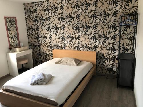 Montval-sur-Loir House | Grande chambre côté jardin