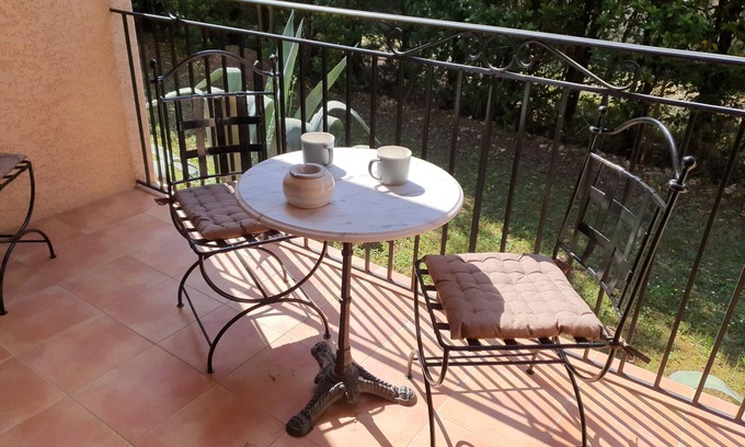 Aubais Bed & Breakfast | Grande Chambre D'hôtes Avec Terrasse au Calme. Animaux de Compagnie Acceptés