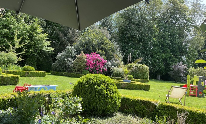 Iffendic House | Grande Dépendance Avec son Jardin au Sein du Parc Boisé dun Château 10/12 Pers