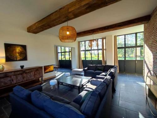 Saint-Jean-du-Cardonnay Villa | grande maison de campagne