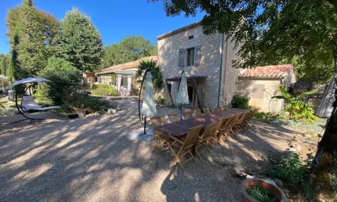 Escamps Cottage | Grande Maison Avec Piscine Chauffée au Clos Caché!