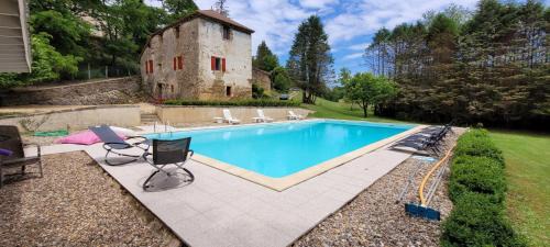 Saint-Paul-la-Roche House | Grande maison pour 8 - Tranquillité - Piscine